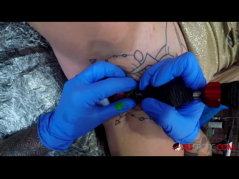 ❤️ Ekstreme tatuita varmulo Sully Savage ricevis tatuon sur sia klitoro ❤ Fikado ĉe eo.com-fullporner.ru ❌❤